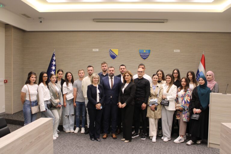 Read more about the article Студенти Правног факултета Универзитета “Џемал Биједић” у Мостару посјетили Скупштину ХНК