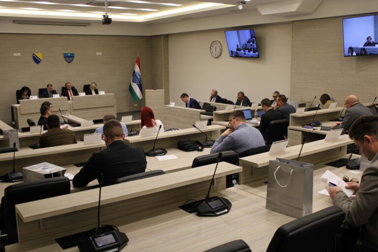 Read more about the article Скупштина ХНК усвојила ребаланс Буџета за 2025. годину