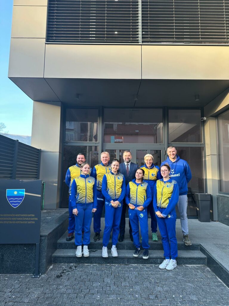 Read more about the article Предсједавајући Скупштине Џафер Алић угостио женску кадетску рукометну репрезентацију БиХ