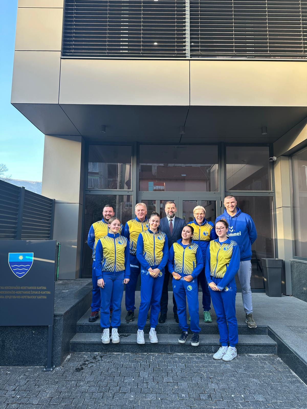 Read more about the article Предсједавајући Скупштине Џафер Алић угостио женску кадетску рукометну репрезентацију БиХ