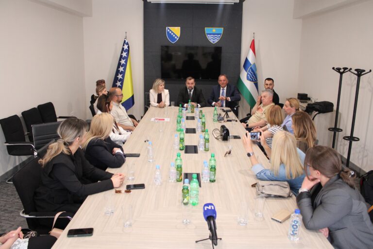 Read more about the article Дружење руководства Скупштине ХНК и новинара