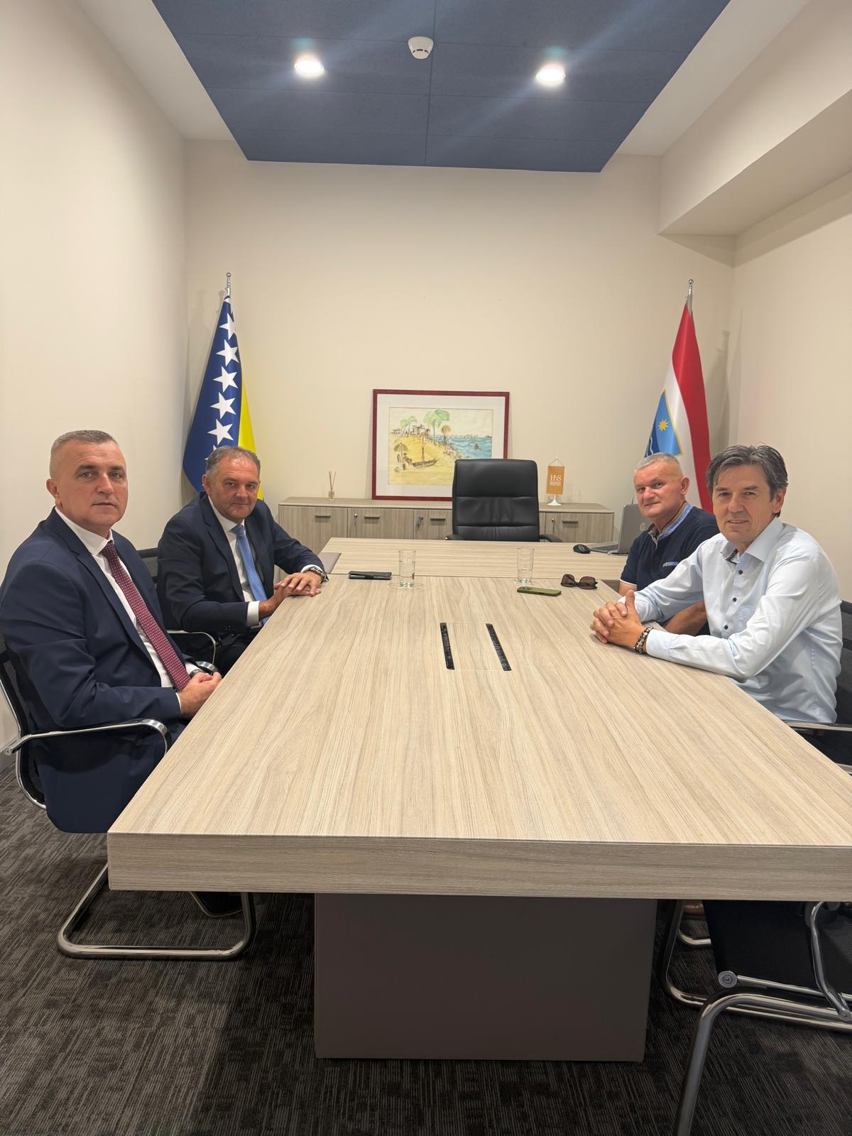 Read more about the article Мартиновић и Беванда са члановима Организацијског одбора концерта „Блатничке ноте доброте“
